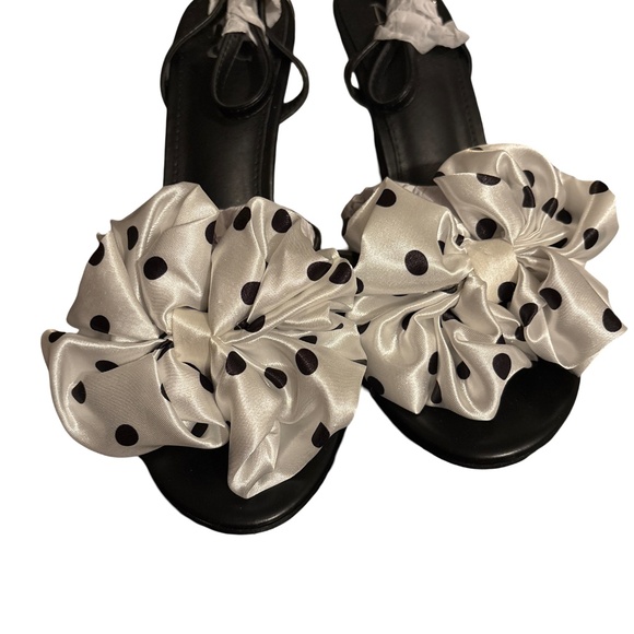 New York & Company Tina Bow Heels - Picture 3 of 5